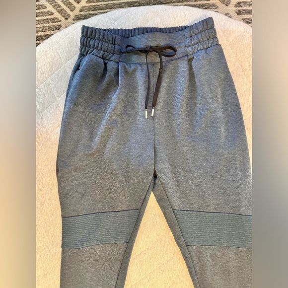ON Running Women XS Blue Sweat Pants Joggers Original $140 - Picture 2 of 9